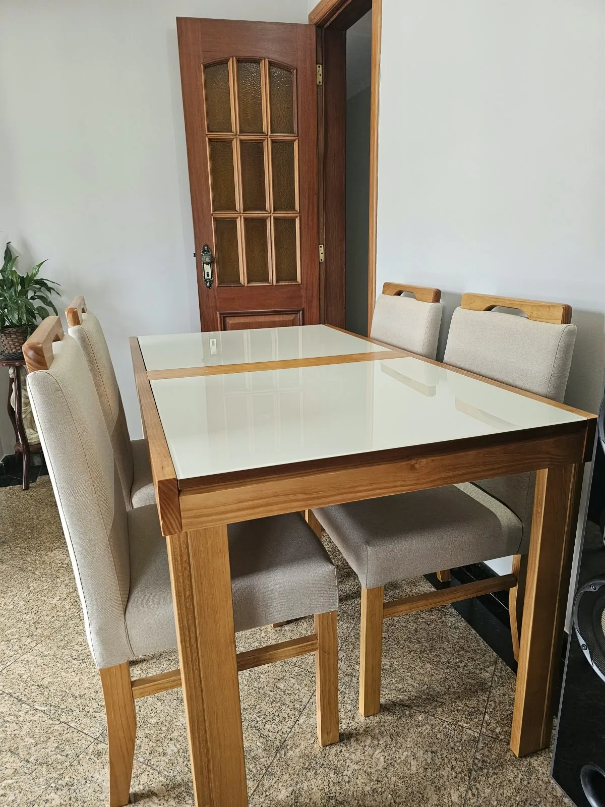 Mesa de Jantar com cadeiras - 4 lugares 